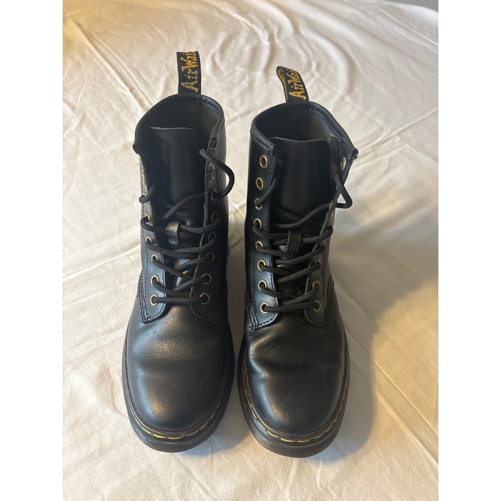 Dr. Martens 1460 Pascal Boots Womens 6 Black  Virginia Leather 8-Eye
